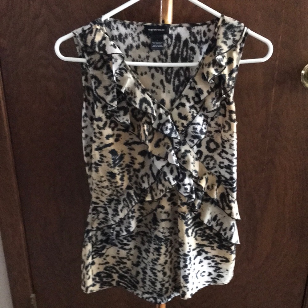 Super cute sleeveless blouse is size small